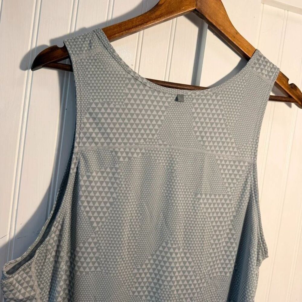 Nike Dri-Fit Women’s XL Tank Top Gray Geometric Reflective Breathable Running - Picture 4 of 10